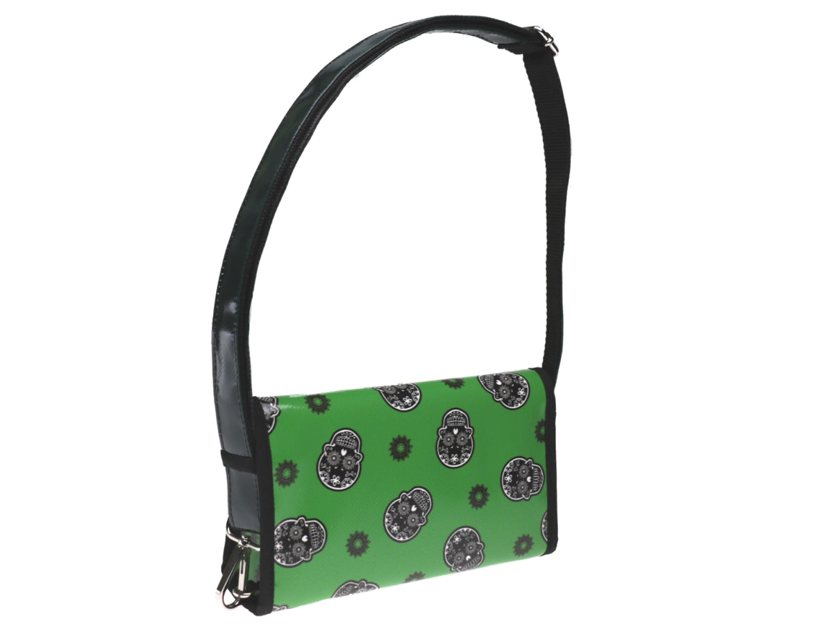 GREEN CLUTCH BAG &quot;SKULLS&quot;. MODEL CANDY MADE OF LORRY TARPAULIN. - Limited Edition Paul Meccanico