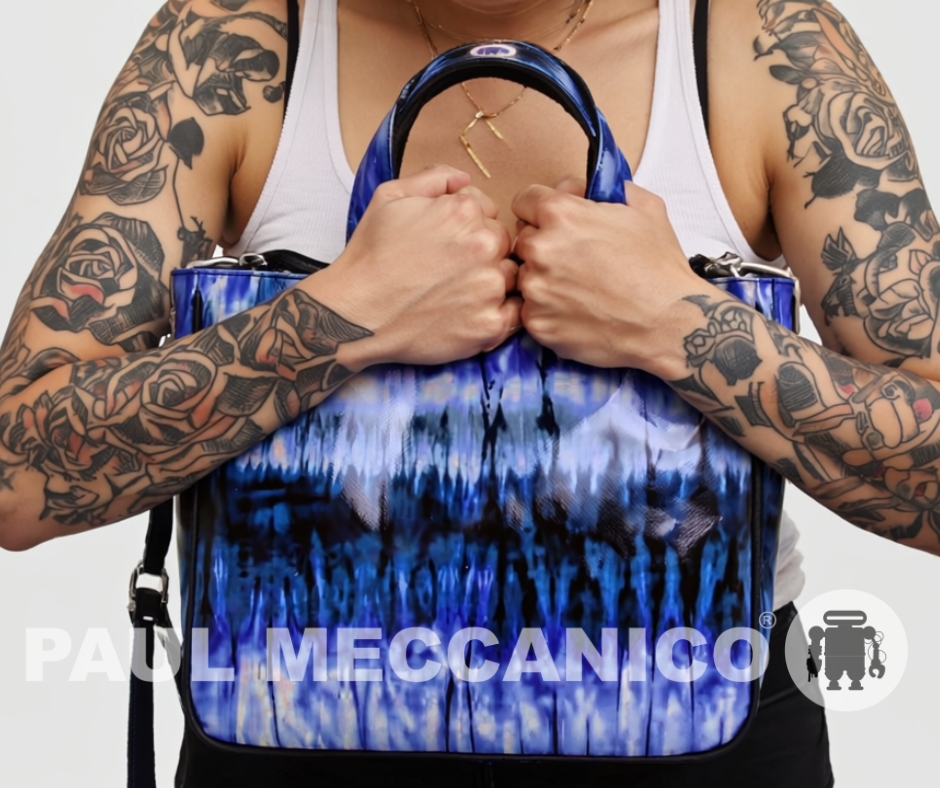 Proprio come i tatuaggi raccontano storie uniche, anche la borsa PAUL MECCANICO è un’estensione della personalità.
Scopri come abbracciare il proprio stile con una borsa che è come una seconda pelle!
Visita 👉 paulmeccanico.com per esplorare la collezione.
.
.
.
#PaulMeccanico #BorseUniche #StilePersonale #Tatuaggi #FashionDesign #AccessoriModa #SecondaPelle #ArteDaIndossare #EsprimiTeStesso #FashionStatement #PaulMeccanicobags #PaulMeccanicouniquebags #numberedbags #uniquehandmadebags