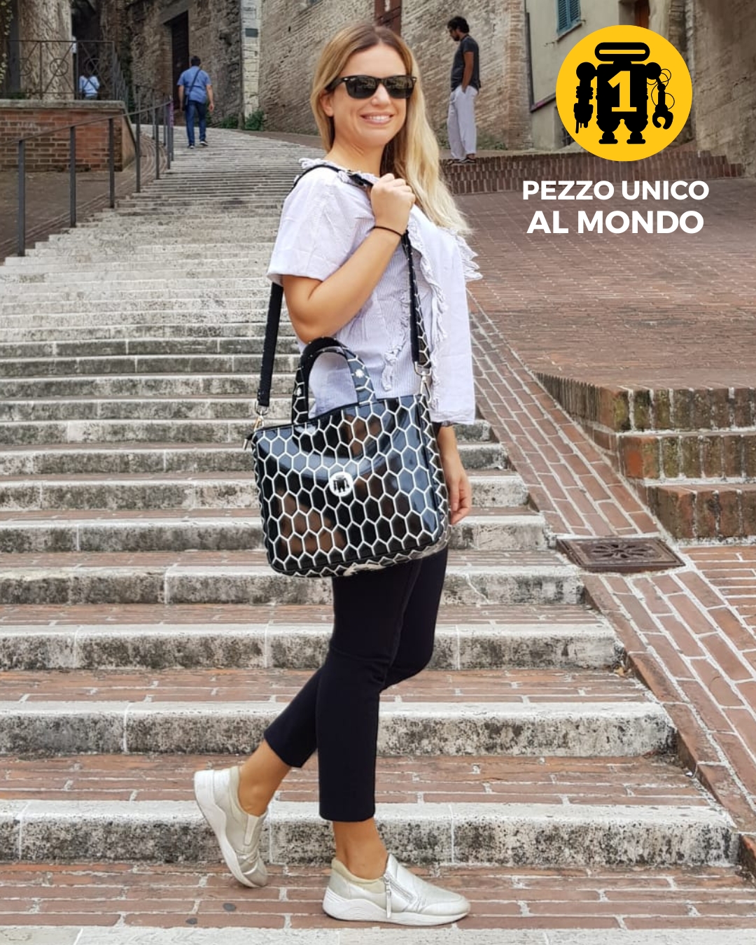 𝐓𝐨𝐭𝐞 𝐁𝐚𝐠 𝐆𝐋𝐀𝐌
Chi ha detto che una borsa deve essere “carina”? 😎
Questa spacca. 🔥
Fatta a mano, zero copie, tutta personalità.
Per chi non chiede approvazione — la prende. 💪
👉 LINK IN BIO
#PaulMeccanico #GlamIT #StreetStyle #UrbanVibes #ToteBag #MadeInItaly #NoRulesJustStyle #BoldMoves #WearYourMood #IndependentStyle #UniquePiece #ArtToWear #RealNotPerfect #AttitudeIncluded #PezziUnici