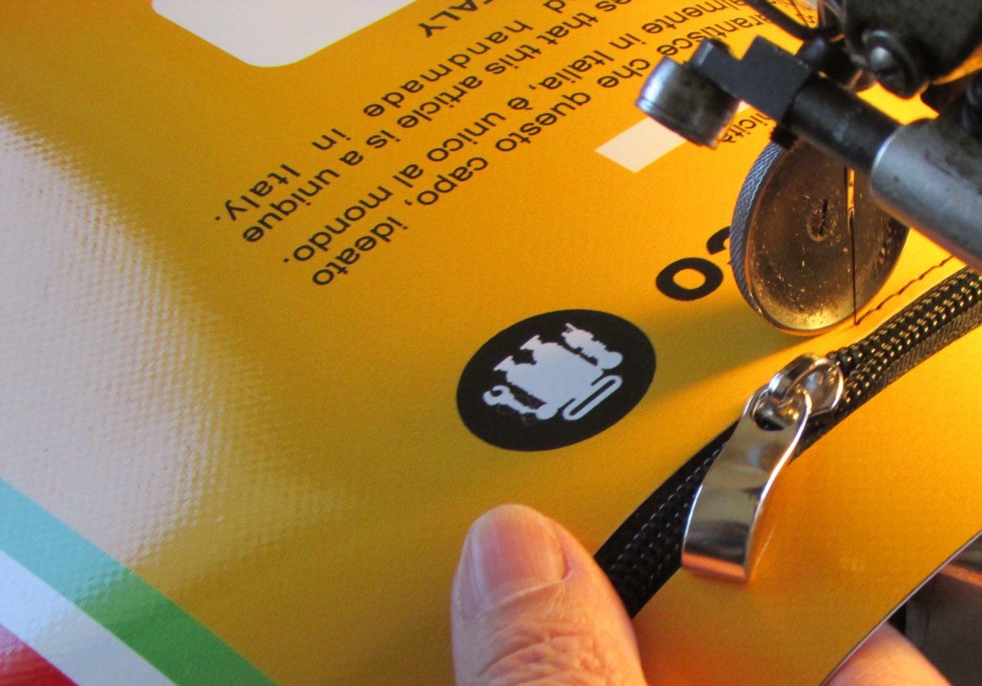 Ogni nostra borsa nasce dalle mani esperte degli artigiani marchigiani, che tagliano, assemblano e cuciono ogni elemento con cura e maestria, seguendo i tratti originali del nostro design.

Non facciamo produzione di massa. Facciamo unicità.
Ogni pezzo è diverso, irripetibile, e racconta una storia tutta sua. La macchina crea l’uguale, noi celebriamo ciò che è unico.

Paul Meccanico è un brand che unisce il valore della tradizione artigianale con la spinta dell’innovazione.
È UNICO, perché ogni borsa ha il suo numero Unicità o, al massimo, di Serie Limitata
È INNOVATIVO, grazie all’uso creativo di materiali non convenzionali come teloni da camion e dettagli catarifrangenti.
È MADE IN ITALY, anzi MADE IN MARCHE, perché ogni fase della produzione prende vita nel cuore del nostro territorio, dove il “saper fare” è cultura.

Il nostro è un ritorno all’artigianalità, sì, ma con lo sguardo rivolto al futuro.
Ogni borsa Paul Meccanico è una scelta di stile, una presa di posizione, un atto di consapevolezza.

#PaulMeccanico #madeinItaly #madeinMarche #artigianalità #handcraftedbags #slowfashion #limitededition #borsaartigianale #sustainablefashion #uniquebags #modaconsapevole #creativitàitaliana #fashioninnovation #ecofriendlystyle #designitaliano #ethicalfashion #italianstyle #borsadonna #urbanstyle #retroinnovation #borsefatteamano #saperfare #fattoinitalia #consciousfashion #everybaghasastory