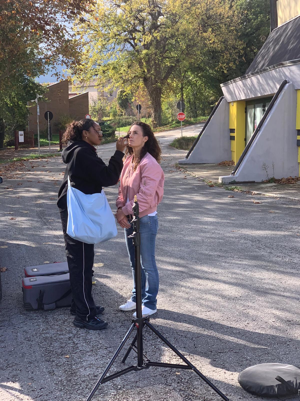 Continuano le riprese dei nuovi video spot. 📸

Questa volta a rappresentare Sarnano e l’anima delle nostre creazioni è Monia, una giovane del posto: un volto autentico, sincero, che incarna la bellezza quotidiana della nostra comunità.

Non attrici, ma persone reali. Non pose, ma momenti veri. È anche questo che rende unico ogni scatto e ogni prodotto Paul Meccanico.

Il team internazionale GUROW di Sanjey ed Eleanor continua a catturare questa energia con uno sguardo globale capace di valorizzare il nostro saper fare marchigiano.

𝐒𝐓𝐀𝐘 𝐓𝐔𝐍𝐄𝐃… il meglio deve ancora arrivare!

#PaulMeccanico #Sarnano #VideoSpot #StorieVere #Autenticità #MadeInItaly #VoltiDiSarnano #Comunità

@monia_giannini
@thenameisely 
@s.bults 
@sarnanoturismo