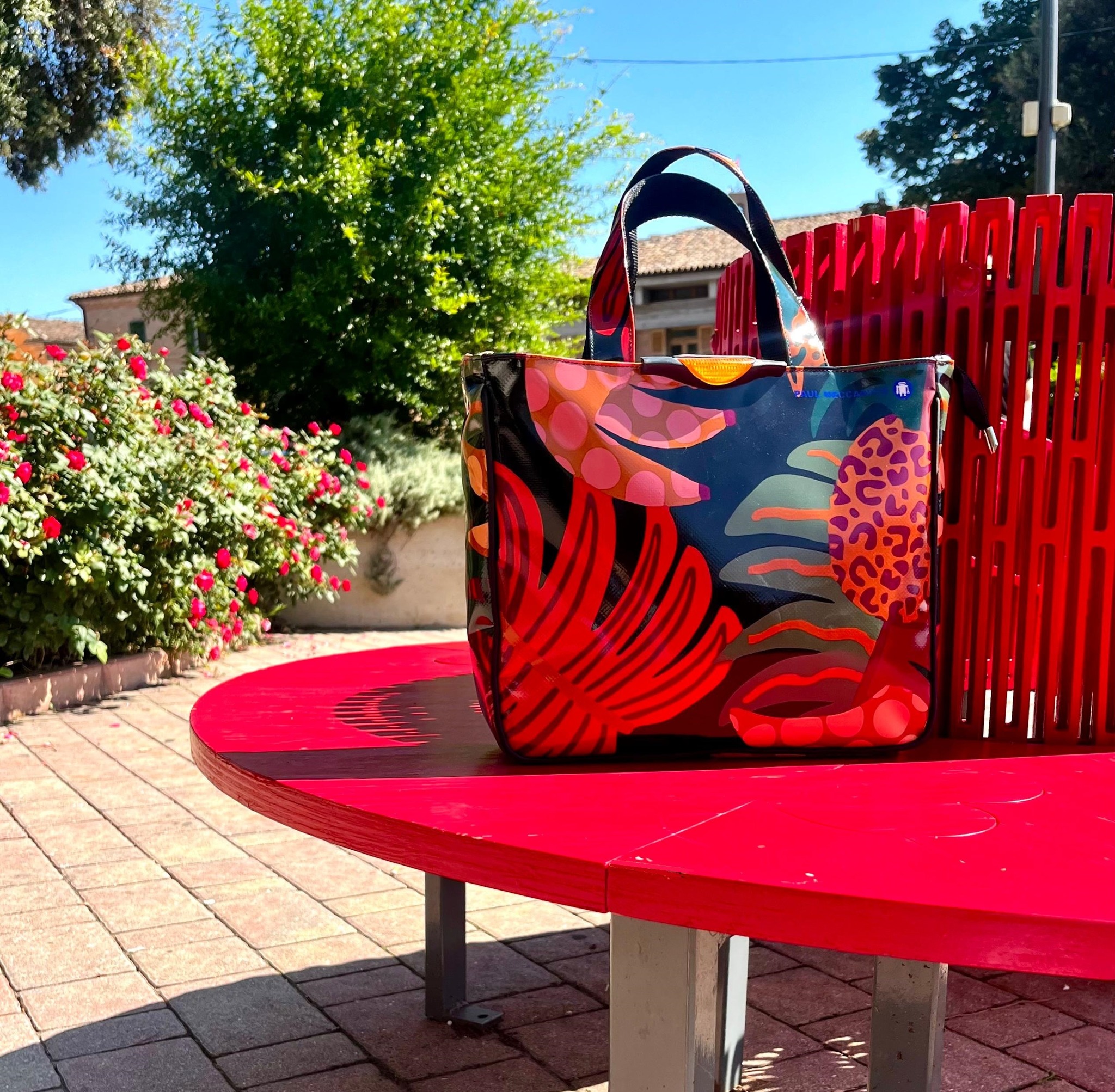 Da sempre, creiamo borse pensando alla natura.
È per questo che i motivi floreali stilizzati sono spesso protagonisti delle nostre creazioni. 🌸
👉 www.paulmeccanico.com
.
.
.
.
#PaulMeccanico #PaulMeccanicobags #PaulMeccanicoSarnano #PaulMeccanicoMarche #PaulMeccanicouniquebags #BorseFloreali #ModaDonna #StileUnico #FlorealeStilizzato #FashionTrends #FloralBags #FlowerPower #FloralFashion #BotanicalBags #ChicFloral #FlowerPrint #NatureInspired #FloralStyle #FashionBags #TrendyBags