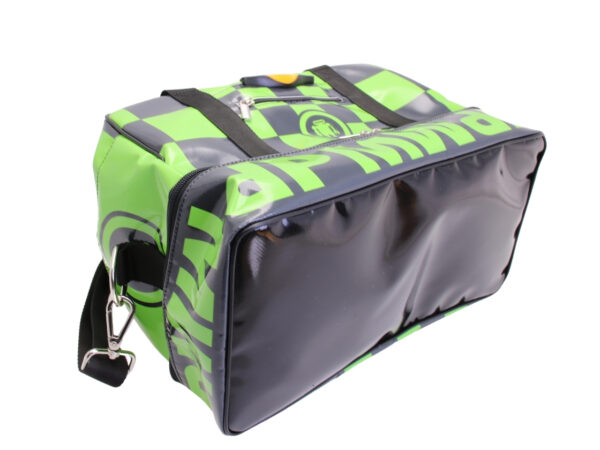 BLACK AND GREEN HAND LUGGAGE BAG 40 X 20 X 25 CM. MODEL FLYME MADE OF LORRY TARPAULIN. - Image 6