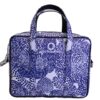 WHITE RECTANGULAR WOMEN'S BAG WITH FLORAL FANTASY. MODEL PINCA MADE OF HAMMERED SYNTHETIC LEATHER.