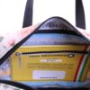 BORSA DA DONNA RETTANGOLARE BIANCA CON FANTASIA FLOREALE. MODELLO PINCA IN PELLE SINTETICA MARTELLATA. - immagine 5