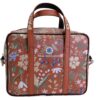 BORSA DA DONNA RETTANGOLARE MARRONE CON FANTASIA FLOREALE. MODELLO PINCA IN PELLE SINTETICA MARTELLATA.
