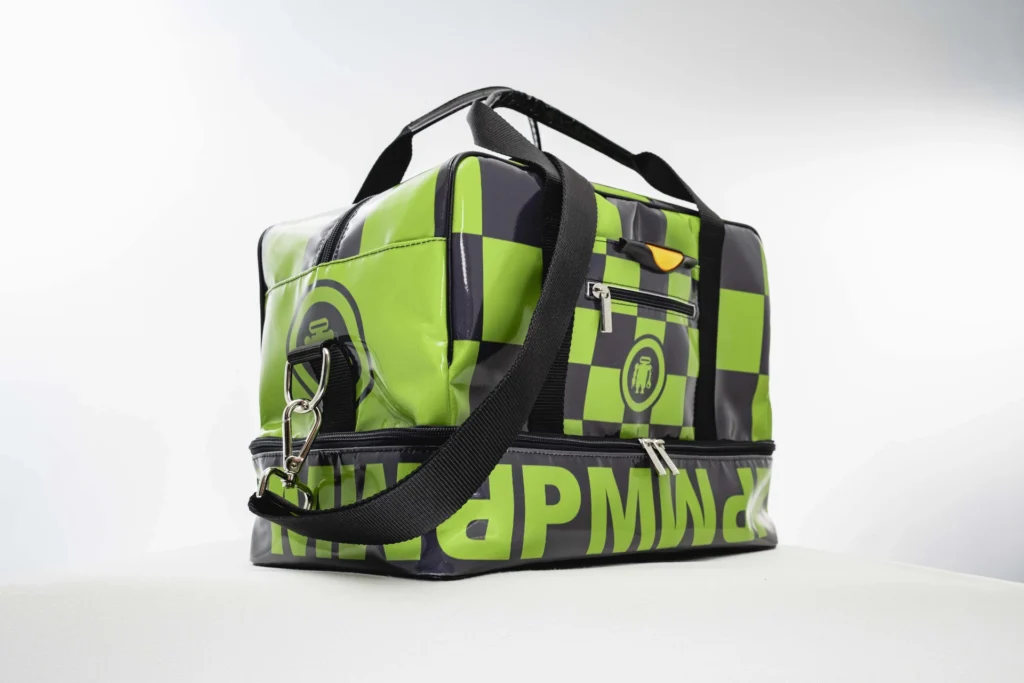 PM Fly Me green blocked side