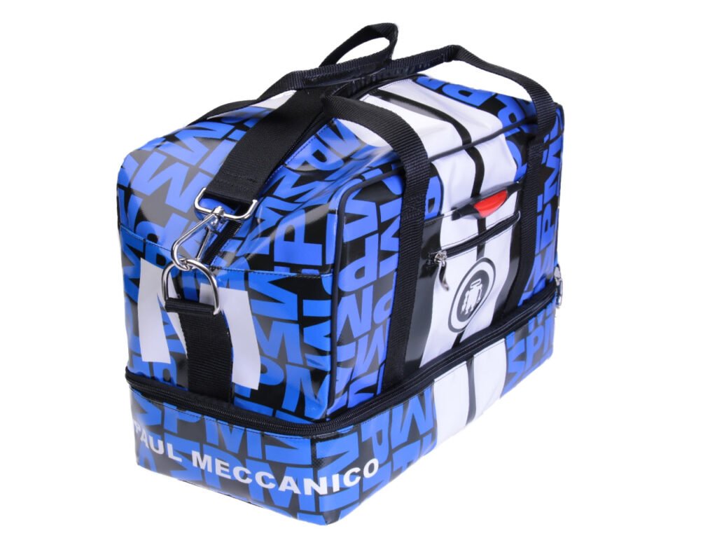 BORSA PER BAGAGLI A MANO NERA, BLU E BIANCA 40 X 20 X 25 CM. MODELLO FLYME IN TELONE DA CAMION.