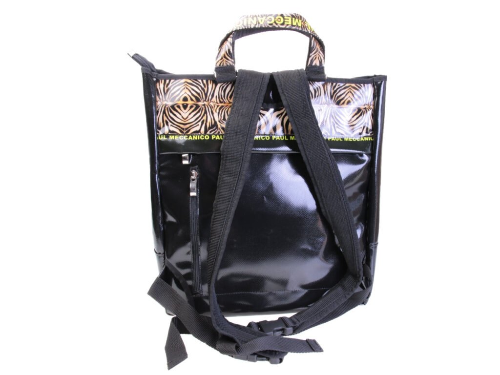 CARTELLA E ZAINO 2 IN 1 DI COLORE NERO CON FANTASIA ANIMALIER. MODELLO IBRIDO REALIZZATO CON TELONI DI CAMION.