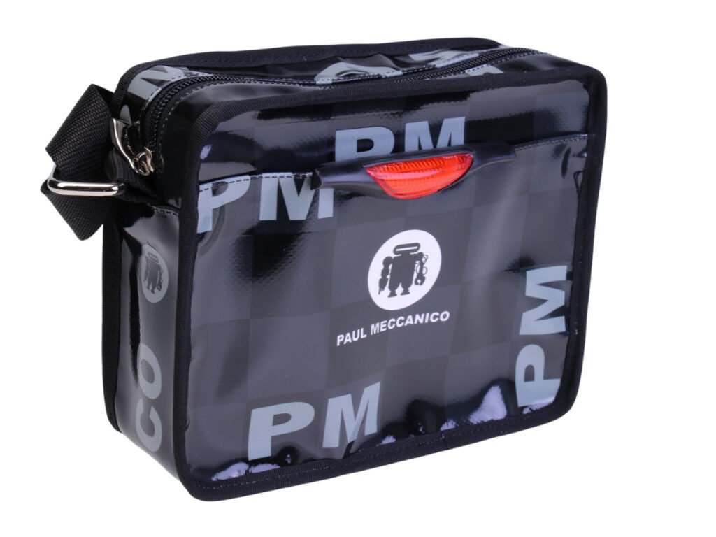 ..BORSA A TRACOLLA NERA E GRIGIA CON FANTASIA A SCACCHI. MODELLO FRIK REALIZZATO CON TELONI DI CAMION.