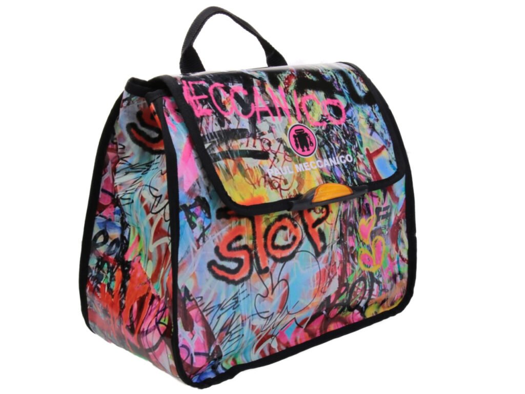 BORSA DA DONNA CON FANTASIA MURALE. MODELLO IN POLPA DI CELLULOSA REALIZZATO CON TELONI DI CAMION.