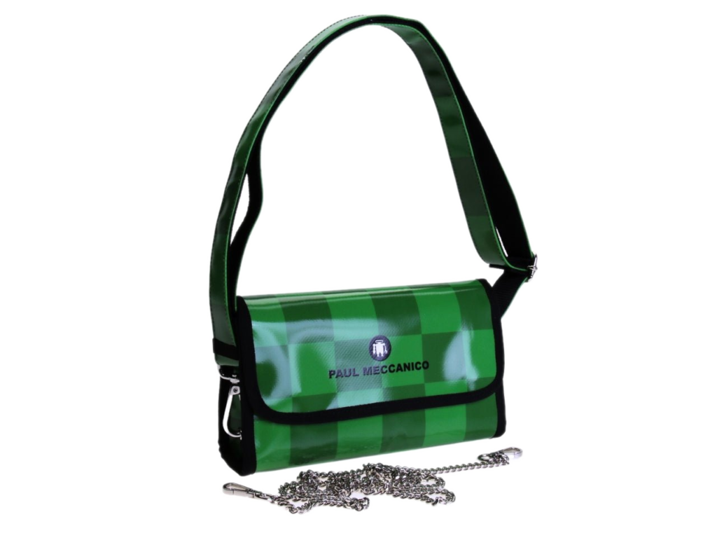 ...POCHETTE FANTASIA SCACCHI. MODELLO DI CARAMELLA REALIZZATO CON TELONI DI CAMION.