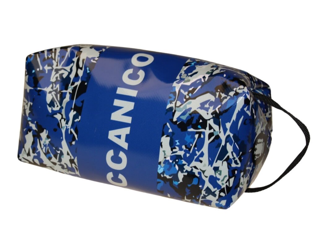 ...BEAUTY CASE BLU CON FANTASIA ASTRATTA.