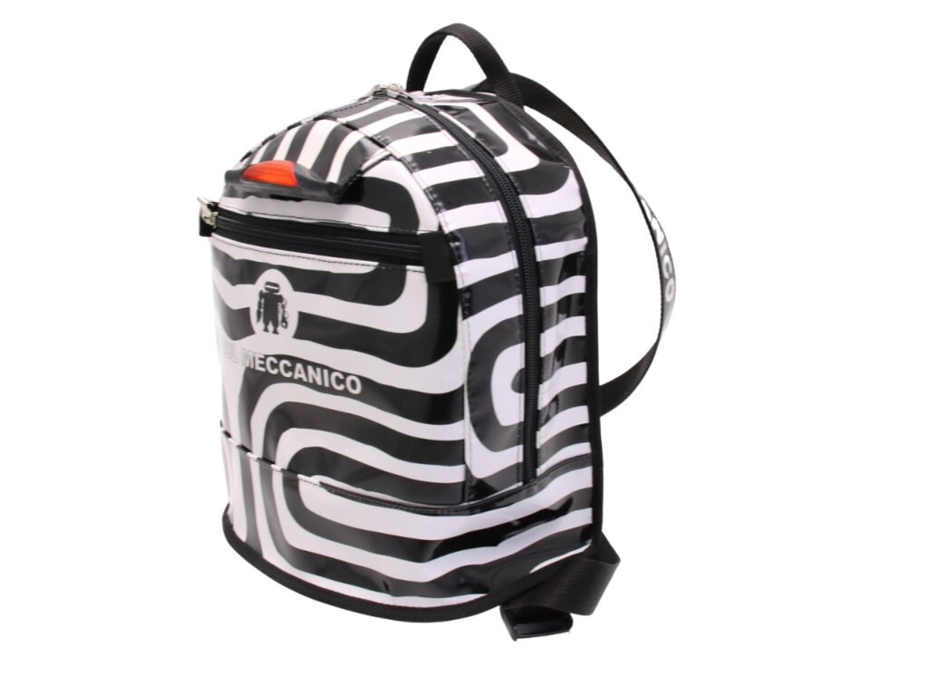 ...ZAINO CON FANTASIA IN BIANCO E NERO. MODELLO SUPERINO REALIZZATO CON TELONI DI CAMION.