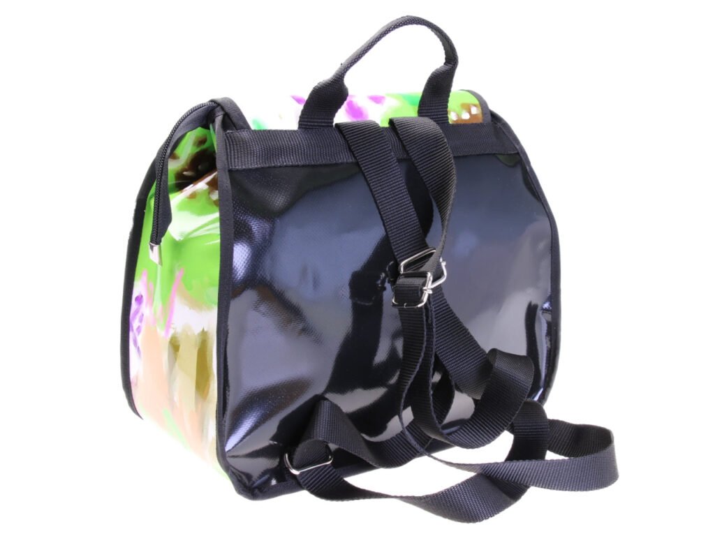 BORSA DA DONNA "BACK BAG" AD ACQUERELLO CON FANTASIA FLOREALE. MODELLO IN POLPA DI CELLULOSA REALIZZATO CON TELONI DI CAMION.