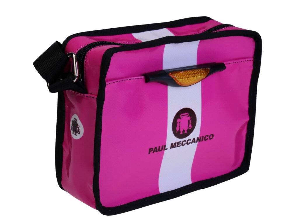 ...BORSA A TRACOLLA FUXIA E BIANCA. MODELLO FRIK REALIZZATO CON TELONI DI CAMION.