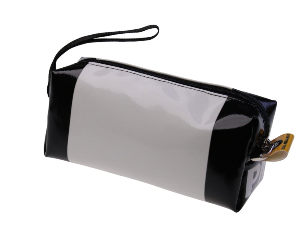 ...ASTUCCIO PER MATITE IN BIANCO E NERO.