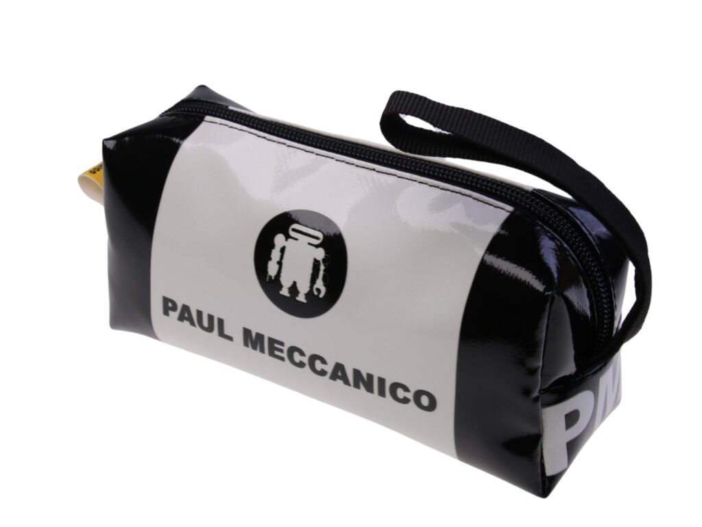 ...ASTUCCIO PER MATITE IN BIANCO E NERO.