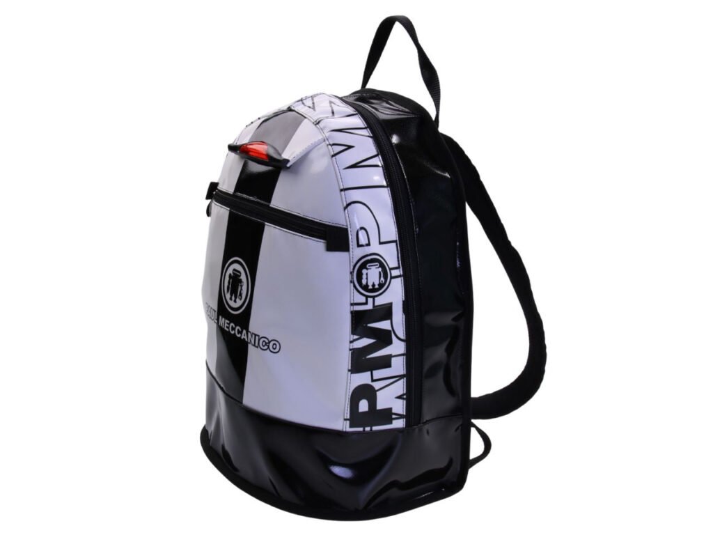 ZAINO BIANCO E NERO. MODELLO SUPER REALIZZATO IN TELONE DA CAMION.