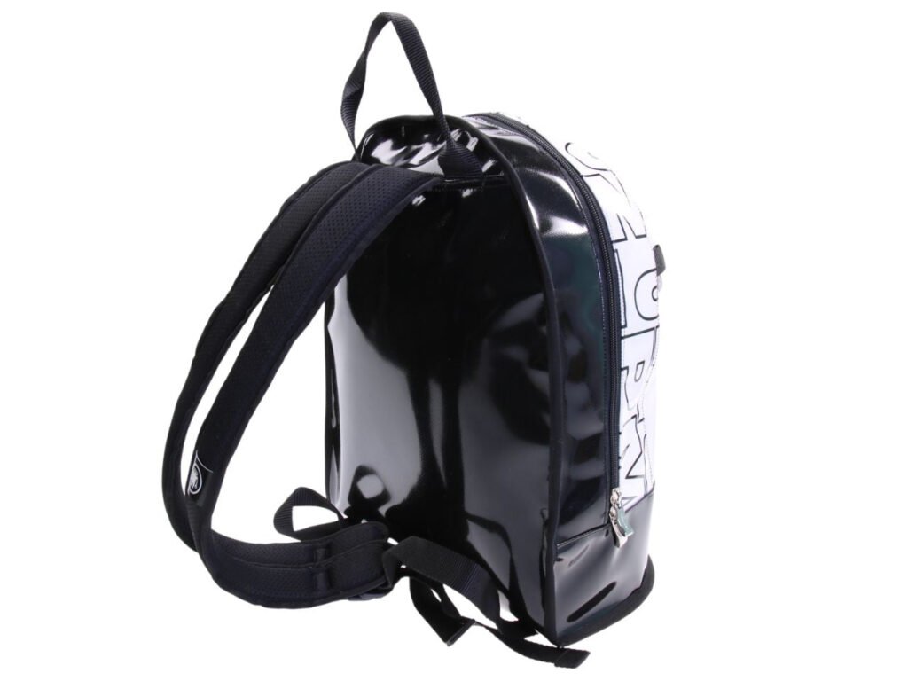 ZAINO BIANCO E NERO. MODELLO SUPER REALIZZATO IN TELONE DA CAMION.