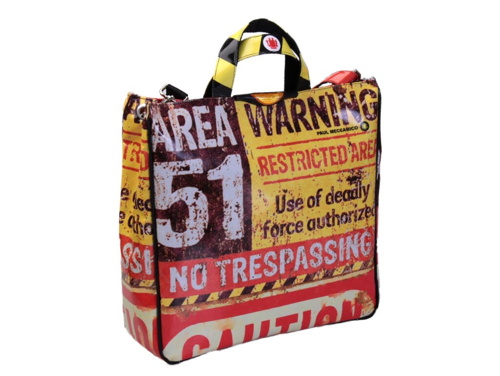 MAXI TOTE BAG "ALTA TENSIONE STOP". MODELLO DI TRAMPOLINO DI LANCIO REALIZZATO CON TELONI DI CAMION.