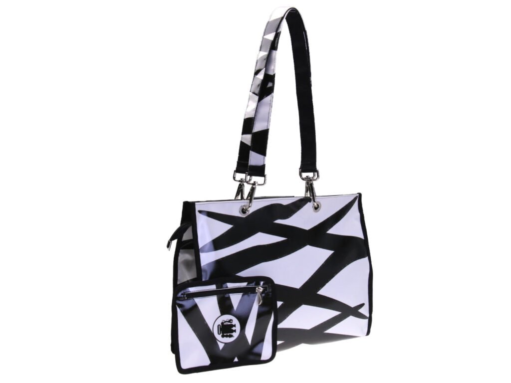 BORSA SHOPPER IN BIANCO E NERO. MODELLO PEPE REALIZZATO CON TELONI DI CAMION.
