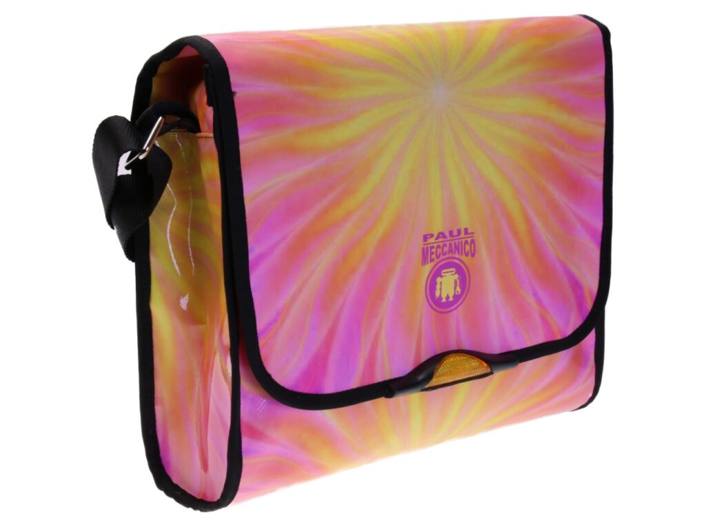 BORSA CROSSBODY GIALLA E FUCSIA FANTASIA TIE DYE. MODELLO DI ROTTURA REALIZZATO CON TELONI DI CAMION.