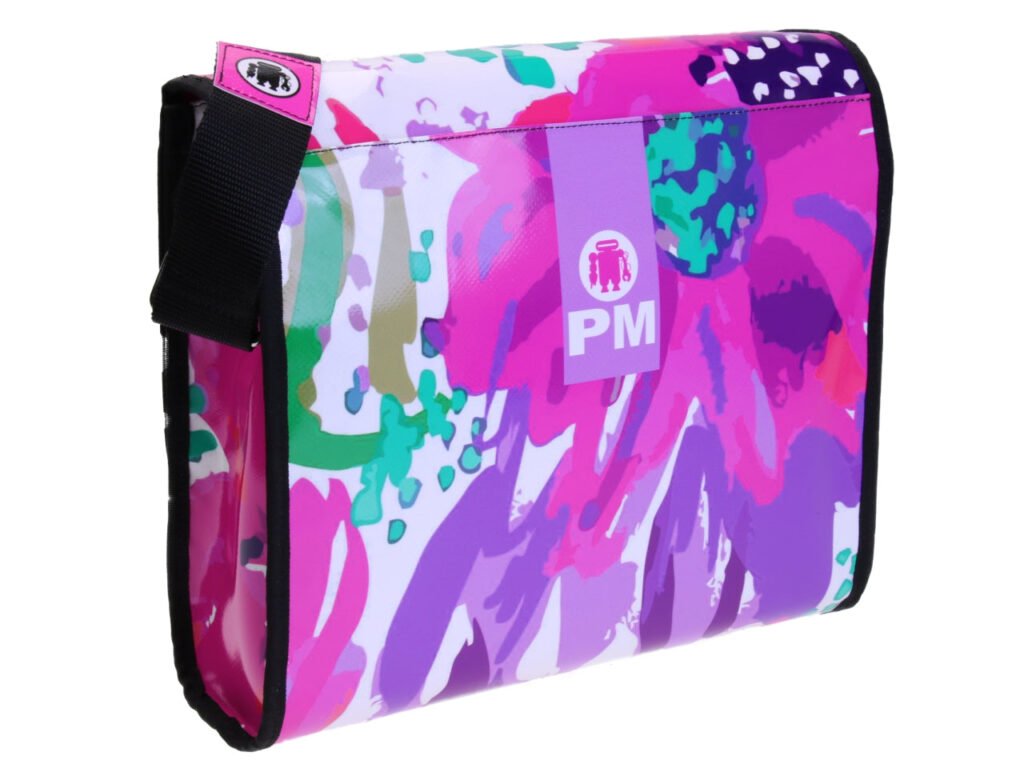 BORSA CROSSBODY FANTASIA ASTRATTA. MODELLO DI ROTTURA REALIZZATO CON TELONI DI CAMION.