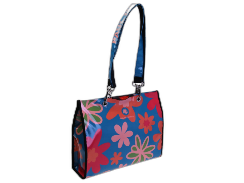 BORSA SHOPPER AZZURRA CON FANTASIA FLOREALE. MODELLO PEPE REALIZZATO CON TELONI DI CAMION.