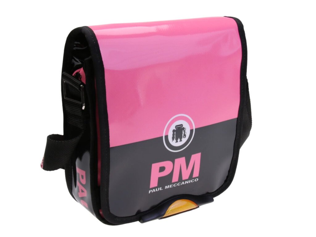 ...BORSA CROSSBODY NEI COLORI ROSA E NERO. MODELLO MIPOK REALIZZATO IN TELONE DA CAMION.