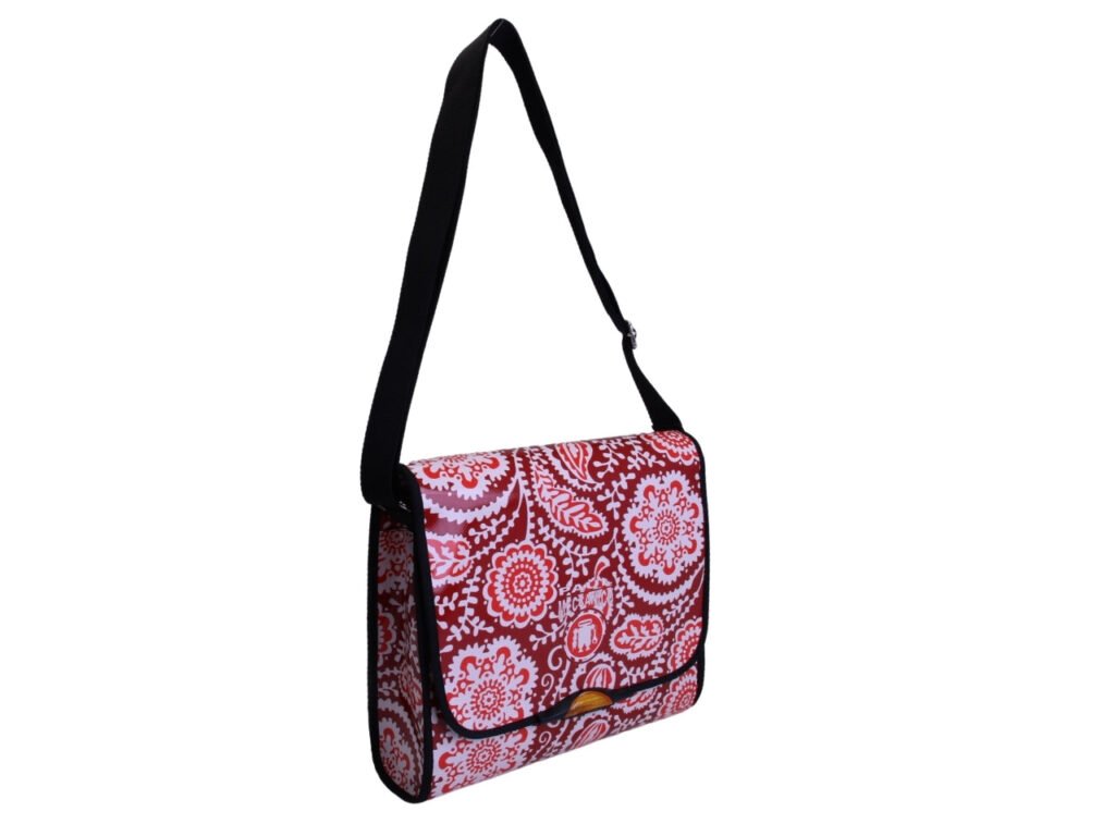 BORSA CROSSBODY ROSSA CON FANTASIA MAIOLICA. MODELLO BREAK REALIZZATO CON TELONI DI CAMION.