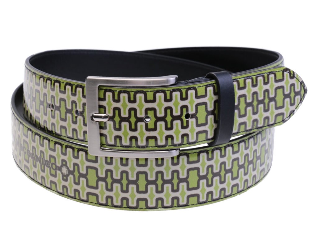 FANTASIA AFRO DA UOMO CON CINTURA VERDE REALIZZATA CON TELONI DI CAMION.