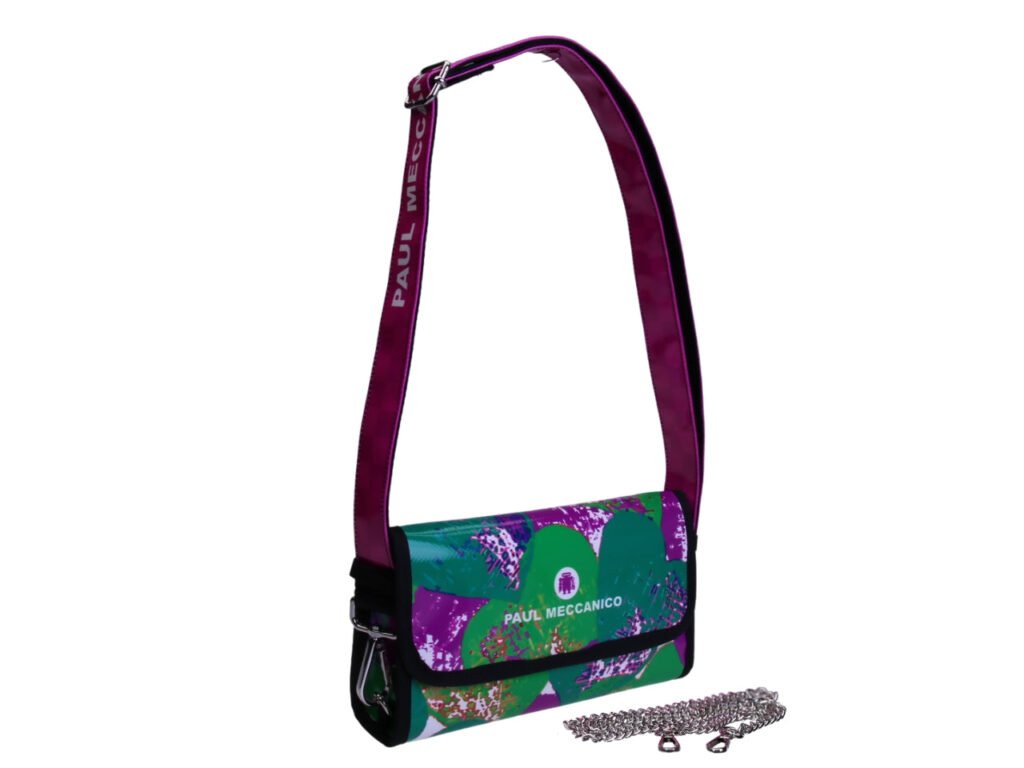 '- POCHETTE CON FANTASIA ASTRATTA. MODELLO DI CARAMELLA REALIZZATO CON TELONE DI CAMION.