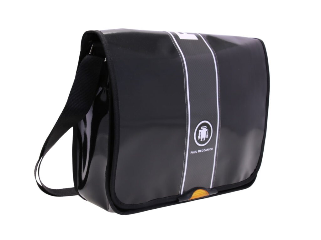 BORSA MESSENGER NERA. MODELLO SPOT IN TELONE DA CAMION.