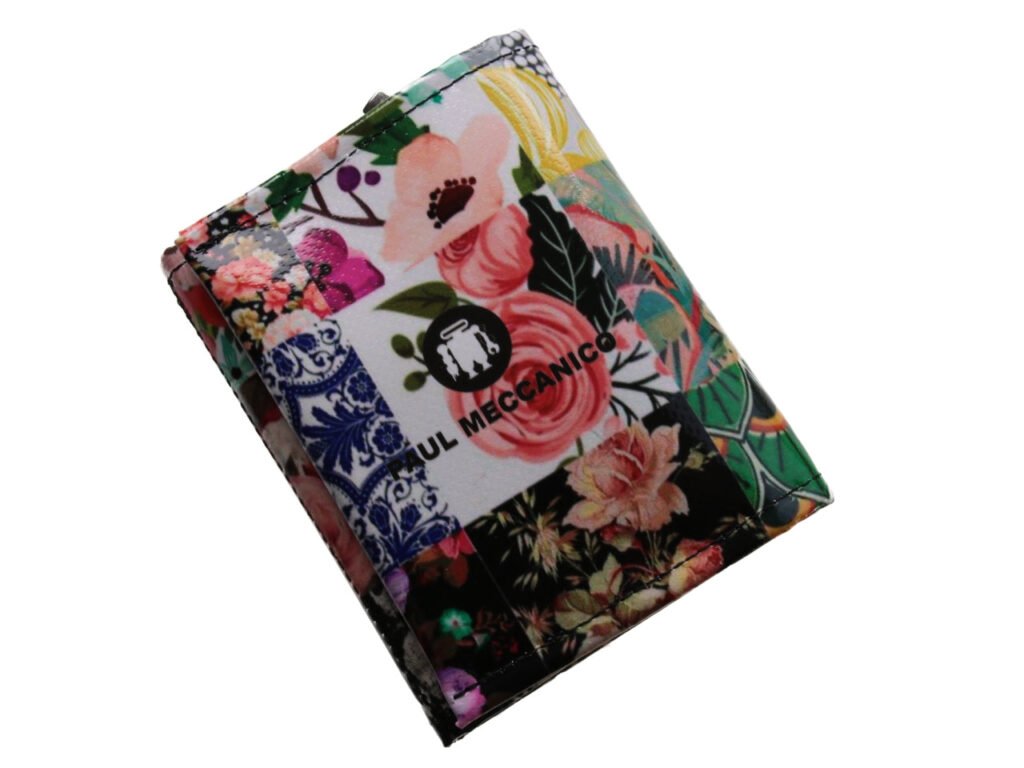 PORTAFOGLIO DONNA FANTASIA FLOREALE. MODELLO TREK REALIZZATO CON TELONI DI CAMION. - Edizione limitata Paul Meccanico