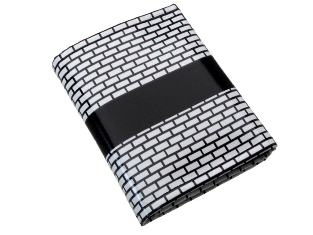 PORTAFOGLIO UNISEX NEI COLORI BIANCO E NERO. MODELLO TREK REALIZZATO CON TELONI DI CAMION. - Edizione limitata Paul Meccanico