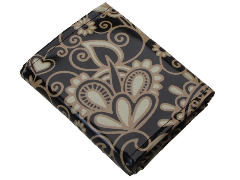 PORTAFOGLIO DONNA NERO E BEIGE COLORI FANTASIA MAIOLICA. MODELLO TREK REALIZZATO CON TELONI DI CAMION. - Paul Meccanico