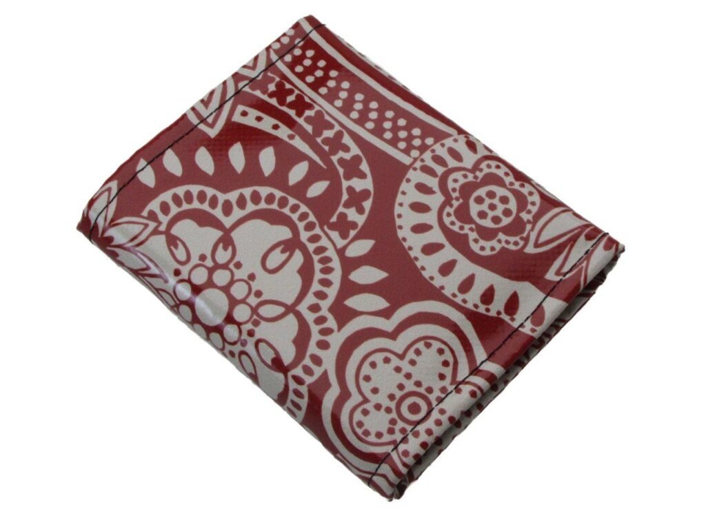 PORTAFOGLIO DONNA ROSSO SCURO E BEIGE COLORI FANTASIA MAIOLICA. MODELLO TREK REALIZZATO CON TELONI DI CAMION. - Edizione limitata Paul Meccanico