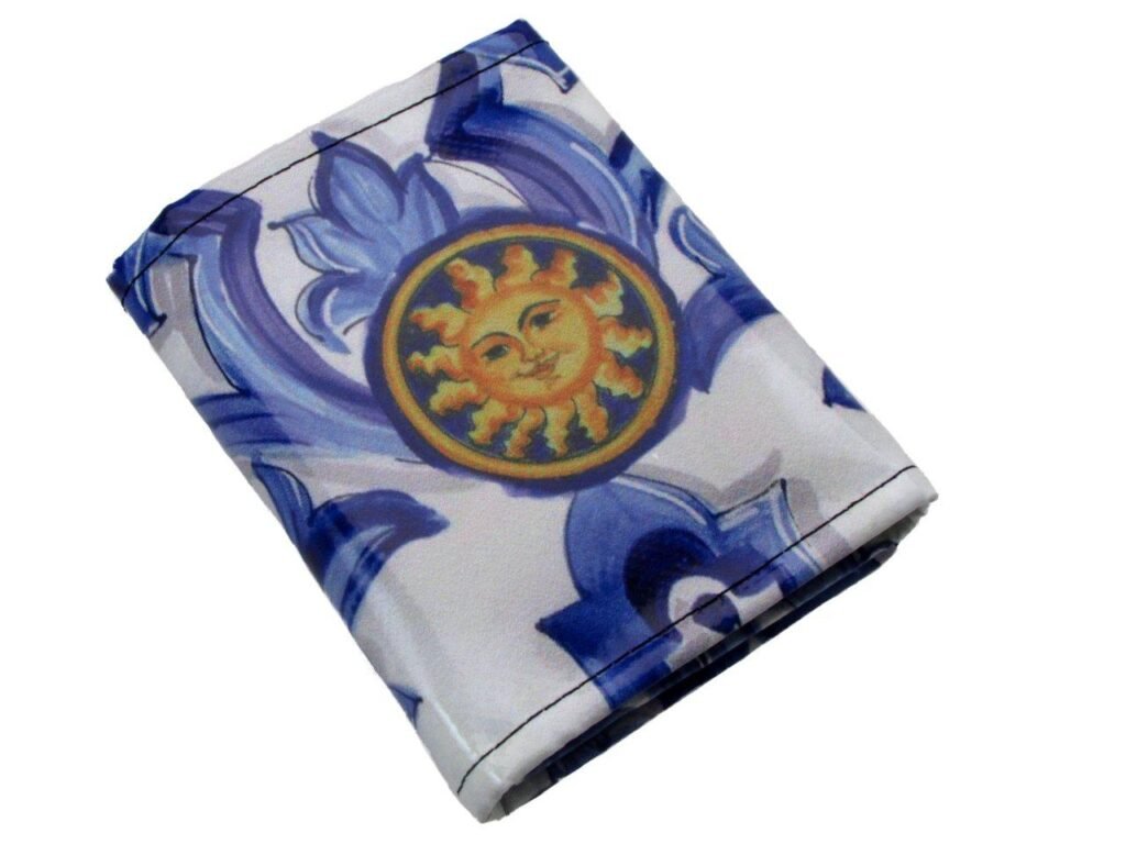 PORTAFOGLIO DONNA AZZURRO E BIANCO FANTASIA MAIOLICA. MODELLO TREK REALIZZATO CON TELONI DI CAMION. - Paul Meccanico