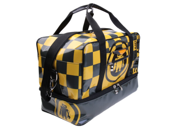 DARK GREEN AND YELLOW HAND LUGGAGE BAG 40 X 20 X 25 CM WITH CHESS FANTASY. MODEL FLYME MADE OF LORRY TARPAULIN. - Paul Meccanico