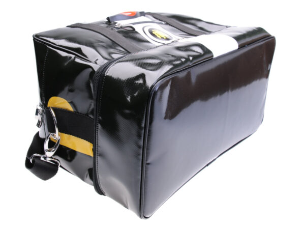 BLACK AND WHITE HAND LUGGAGE BAG 40 X 20 X 25 CM. MODEL FLYME MADE OF LORRY TARPAULIN. - Paul Meccanico
