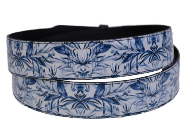 MEN'S BELT BLUE AND WHITE FLORAL FANTASY MADE OF LORRY TARPAULIN. - Unique Pieces Paul Meccanico