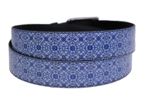 MEN'S BELT LIGHT BLUE PAISLEY FANTASY MADE OF LORRY TARPAULIN. - Unique Pieces Paul Meccanico