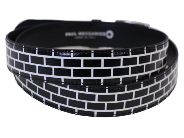 WOMAN'S BELT BLACK AND WHITE GEOMETRIC FANTASY MADE OF LORRY TARPAULIN. - Unique Pieces Paul Meccanico