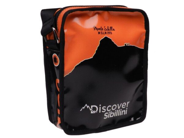 SHOULDER BAG "DISCOVER" BLACK AND ORANGE COLOURS WITH STYLIZED IMAGE OF MONTE SIBILLA. STRATOS MODEL MADE OF LORRY TARPAULIN.. - Limited Edition Paul Meccanico