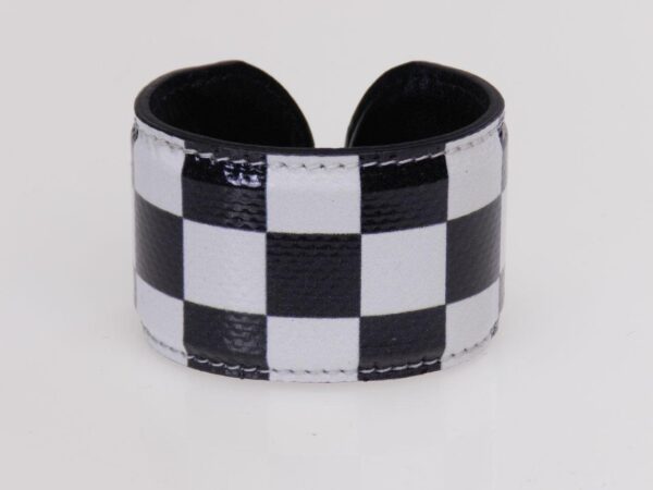 WOMAN BRACELET BLACK AND WHITE CHESS FANTASY. - Paul Meccanico