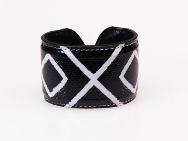 WOMAN BRACELET BLACK AND WHITE COLOURS ETHNIC FANTASY. - Paul Meccanico