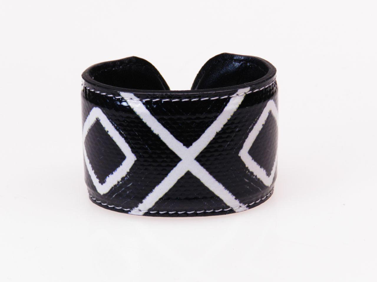 WOMAN BRACELET BLACK AND WHITE COLOURS ETHNIC FANTASY. - Paul Meccanico