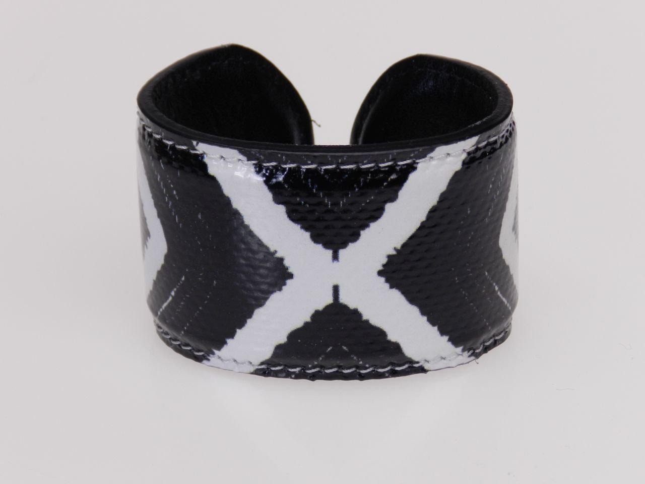 WOMAN BRACELET BLACK AND WHITE ETHNIC FANTASY. - Paul Meccanico