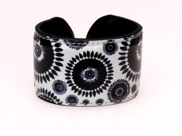 WOMAN BRACELET BLACK AND WHITE ETHNIC FANTASY. - Paul Meccanico